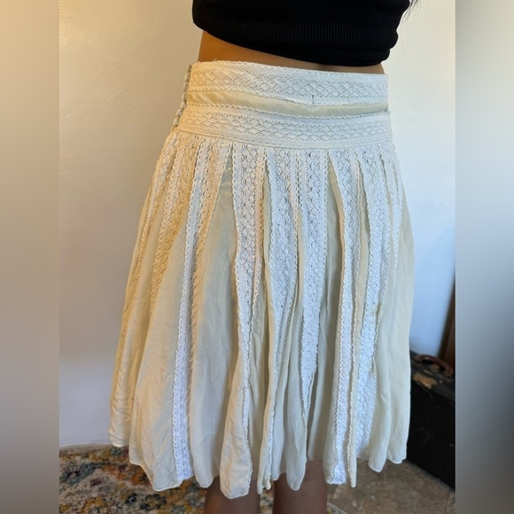 100% silk skirt Designer, off-white wide waist button, detailed with lace shell - Picture 3 of 13